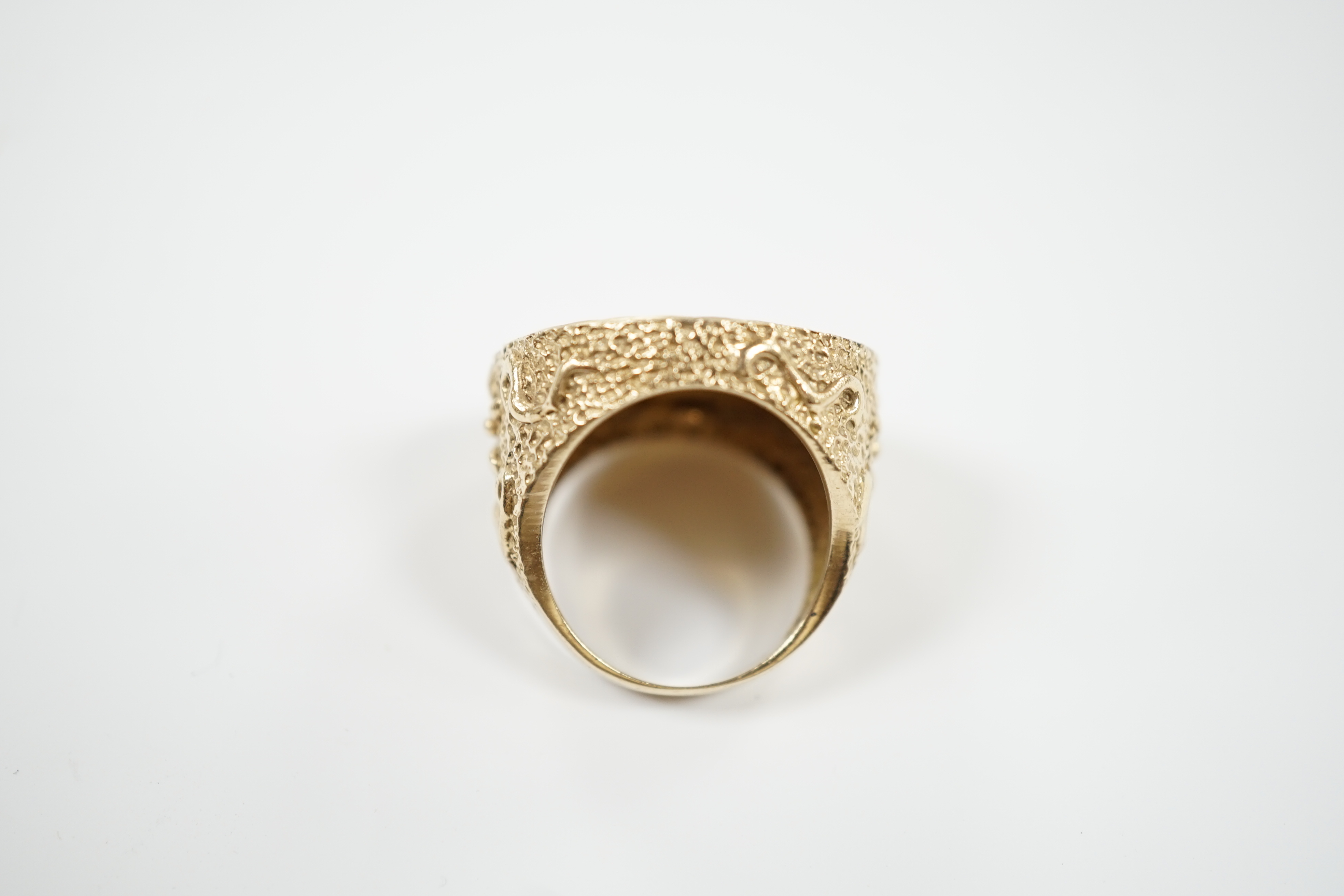 A Victorian 1876 gold full sovereign, now in a later 9ct gold ring mount, size P, 20.9 grams.